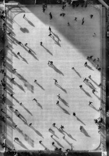 Нижний мир (каток у подножья башни) (Париж)