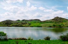 Вид на каменные могилы с реки (Запорожская область)