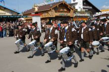 Барабанщики на пивном шествии (Германия)