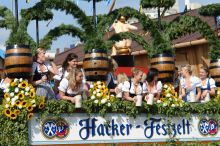 Еще одна пивоварня не только с бочками пива, но и девушками на борту (Германия)