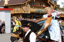 Колоритные участники Октоберфеста (Германия)