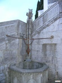 Колодец возле Ливадийского дворца (Крым)