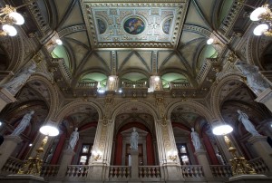Опера Вены внутри - вид на сводчатый купол (Вена)