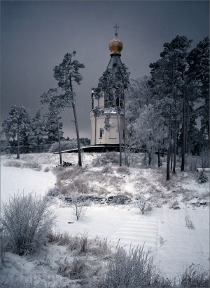 Никольский скит в заснеженном лесу (Карелия)