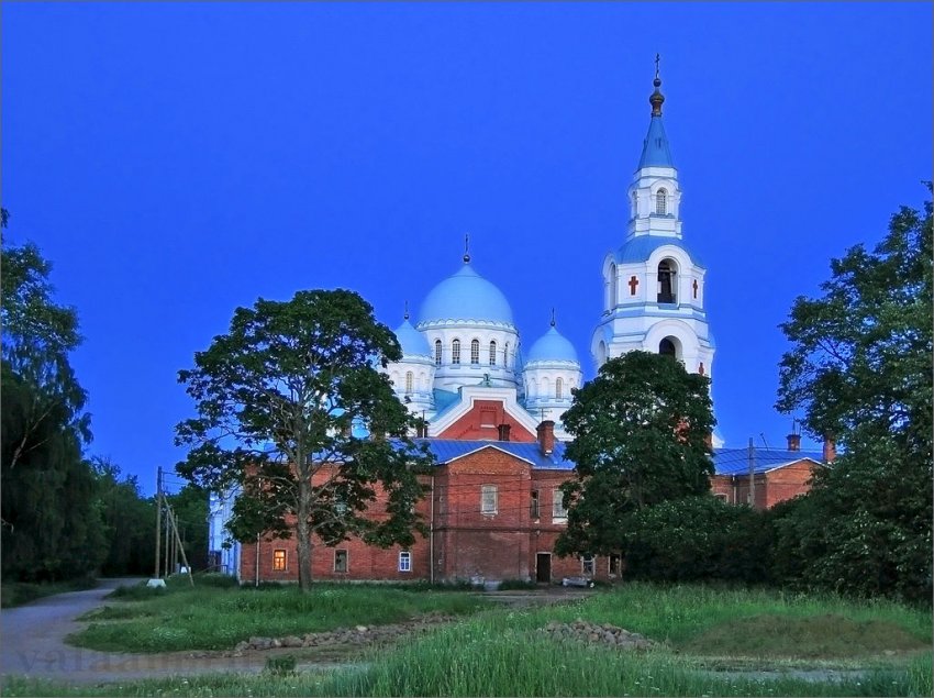 Фото достопримечательностей Карелии: Спасо-Преображенский собор &mdash; центральный храм Валаамского монастыря