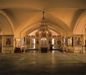 Интерьер нижнего храма имени Св. Германа и Сергия (Карелия)