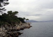 Побережье острова Saint Honorat. (Города французской Ривьеры)