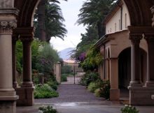 Внутренний дворик. (Города французской Ривьеры)