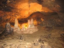 Красная пещера, композиция "Семь гномов"