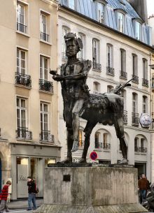 Кентавр Сезара на перекрестке Алого Креста (Париж)