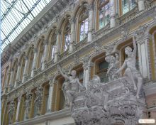 Скульптуры внутри Пассажа