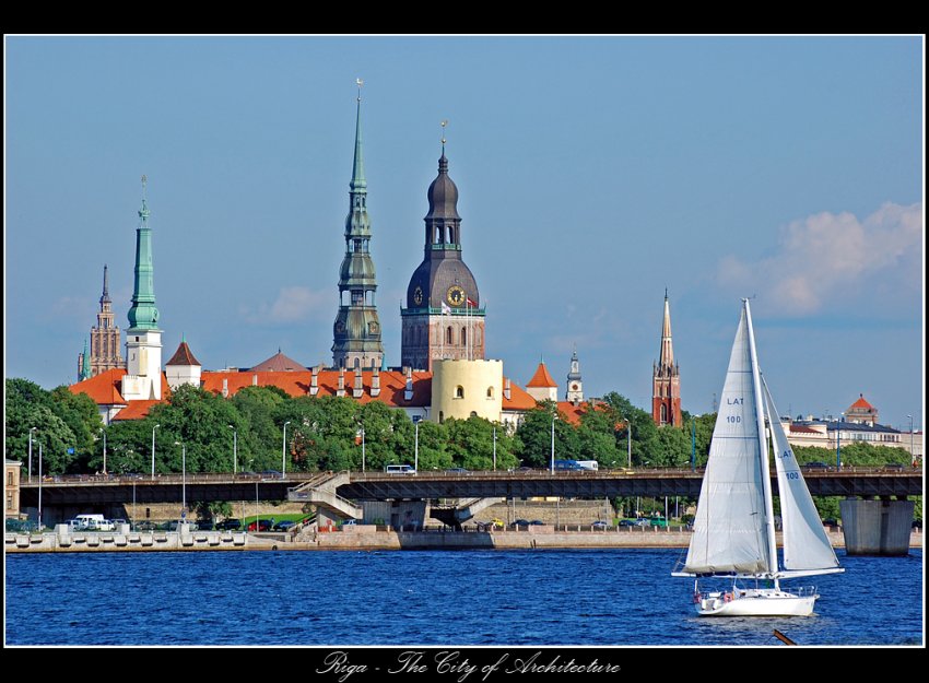 Фото достопримечательностей Прибалтики: Вид на архитектурный ансамбль Риги с реки Западная Двина (Даугава)