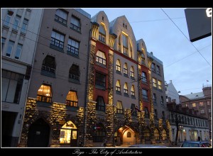 Это первые здания в Риге построенные в национальном латвийском архитектурном стиле. Улица Tērbatas 15-17 (Прибалтика)