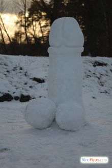 Ну гм... Без комментариев. Единственная радость, что "дети", создавшие "это" разрушили свое творение буквально через полчаса - чтобы не влиять отрицательно на настоящих детей. (Киев и область)