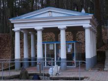 Павильон-источник Божьей Матери в Моршине (Карпаты и Закарпатье)