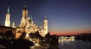 Сарагоса, собор La Basílica del Pilar в ночной подсветке (Испания)