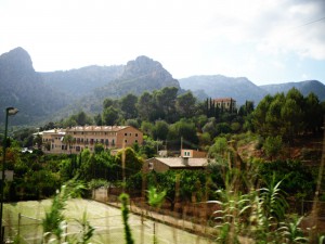 Вид из ретро-поезда (Остров Майорка)