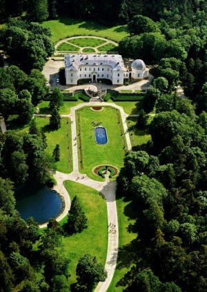 Общий вид усадьбы графов Тышкевичей в Паланге (Прибалтика)