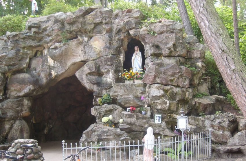 Фото достопримечательностей Прибалтики: Древнее капище на горе Бируте, где поддерживался священный огонь литовцев