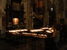 Собор действующий. Вы всегда можете прийти сюда помолиться Богу (если Вы католик). (Кельн)