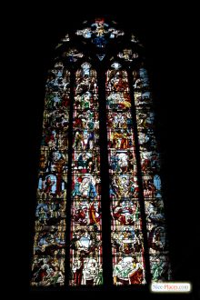 Сейчас уже, наверное, сложно найти человека, который смог бы точно передать содержимое всех витражей, представленных в соборе (Кельн)