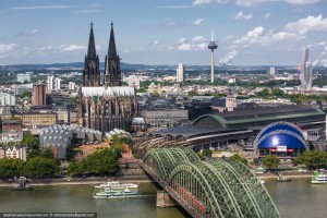Как и сотни лет назад Кёльнский собор остается доминантой города (Кельн)