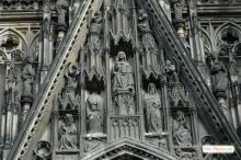 Традиционное обращение к мелким детялям - собор настоящая жемчужина готики (Кельн)