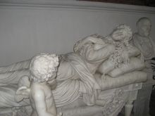 Внутри костела Св. Апостолов Петра и Павла, мраморная Лаура (Каменец-Подольский)