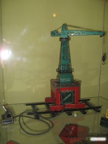Подъемный кран, работает от батареи (Киев и область)
