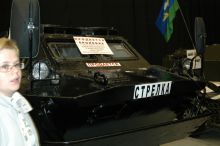 Ну а для совсем оригиналов стоял Броневик. Настоящий. Водоплавающий (Киев и область)