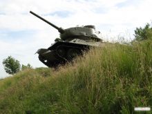 Выставка военной техники возле Монумента Победы в Изюме (Изюм)