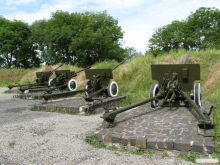 Выставка военной техники возле Монумента Победы в Изюме (Изюм)