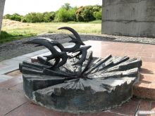 Вечный огонь у Монумента Победы (Изюм)