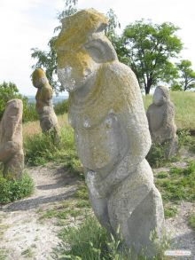 Каменные бабы на горе Кременец в Изюме (Изюм)