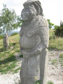 Каменные бабы на горе Кременец в Изюме (Изюм)