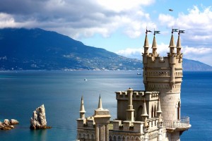 Башенки на замке Ласточкино Гнездо (Крым)