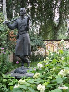 Памятник Григорию Сковороде - украинскому философу и мыслителю (Переяслав-Хмельницкий)