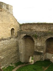 Толщина стен крепости достигает до 2 метров! (Хотин)