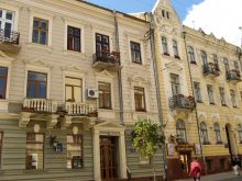 На улице Ольги Кобылянской (Черновцы)