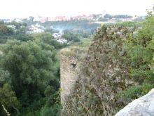 Сорока метровый ров отделяет крепость от города (Каменец-Подольский)