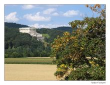 Храм расположен на берегу Дуная (фотограф "Горецкие" http://www.photoforum.ru/photo/224306/index.ru.html) (Германия)