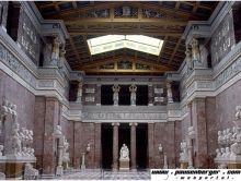 Это не военный мемориал и не захоронение. К великим сынам германии относят и ученых, и поэтов, и священнослужителей.