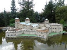 Замок Олавинлинна, Финляндия. Построен в качестве одного из пограничных укреплений для защиты от России. (Брюссель)