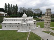 Кампанила (Падающая башня) и собор на Пьяцца дель Мираколи в Пизе, Италия (Брюссель)