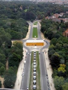 Вид на парк Мини Европа со смотровой площадки Атомиума (Брюссель)