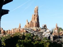 Аттракцион Big Thunder Mountain в Парижском Диснйленде (Франция)