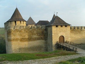 Въездная башня и мост, ведущий во двор Хотинской крепости (Хотин)