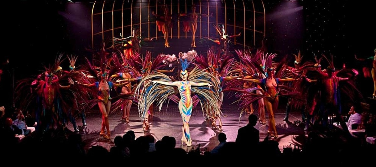 Фото достопримечательностей Парижа: Знаменитое кабаре «Лидо» на Елисейских полях