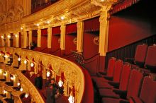 Отделка лож и сидений красным бархатом (Одесса и область)