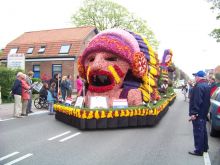 Голова индейца. Парад цветов Bloemencorso 2009 (Голландия)